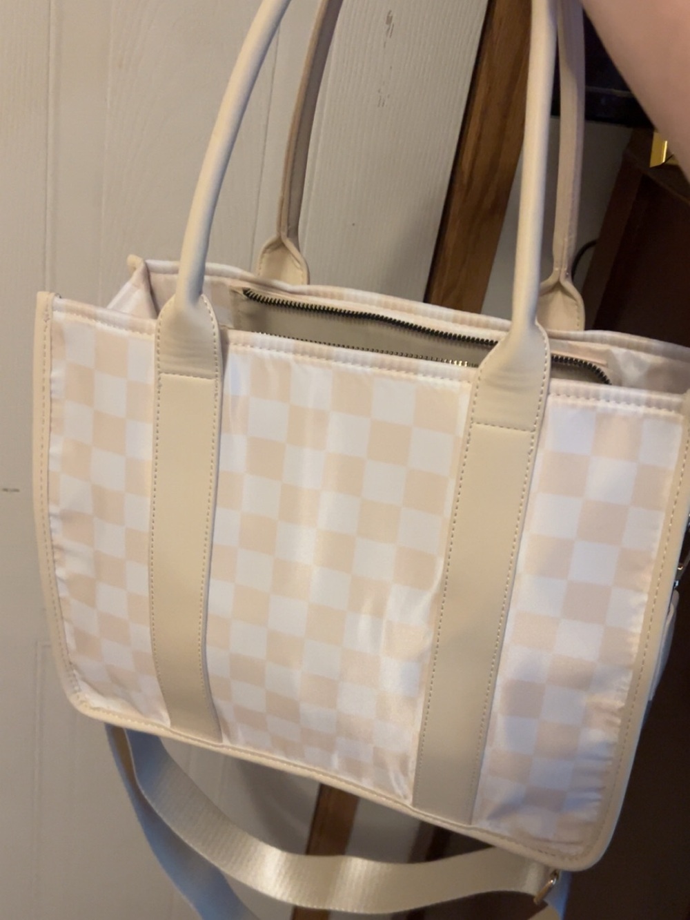New large checkered white tote/crossbody bag perfect for summer.